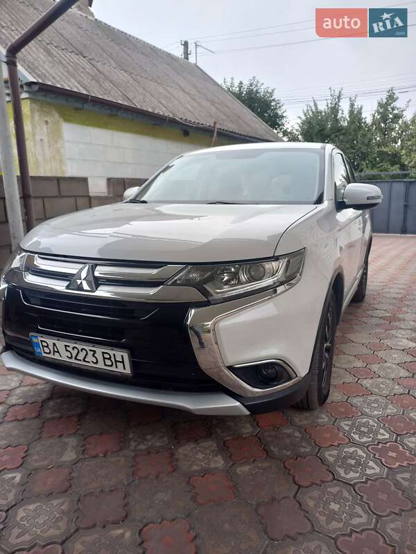 Mitsubishi Outlander 2016