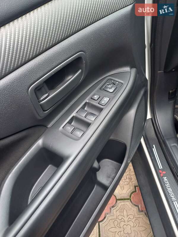 Mitsubishi Outlander 2016