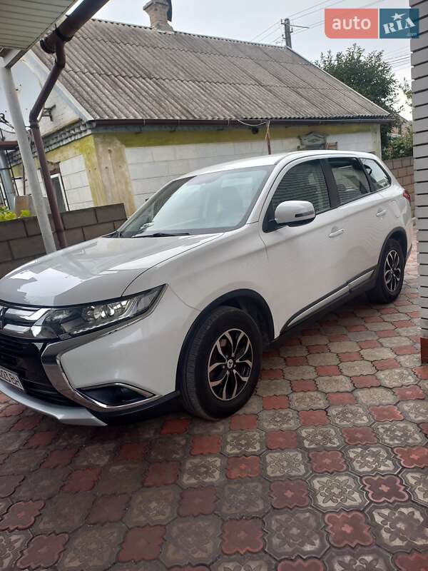 Mitsubishi Outlander 2016