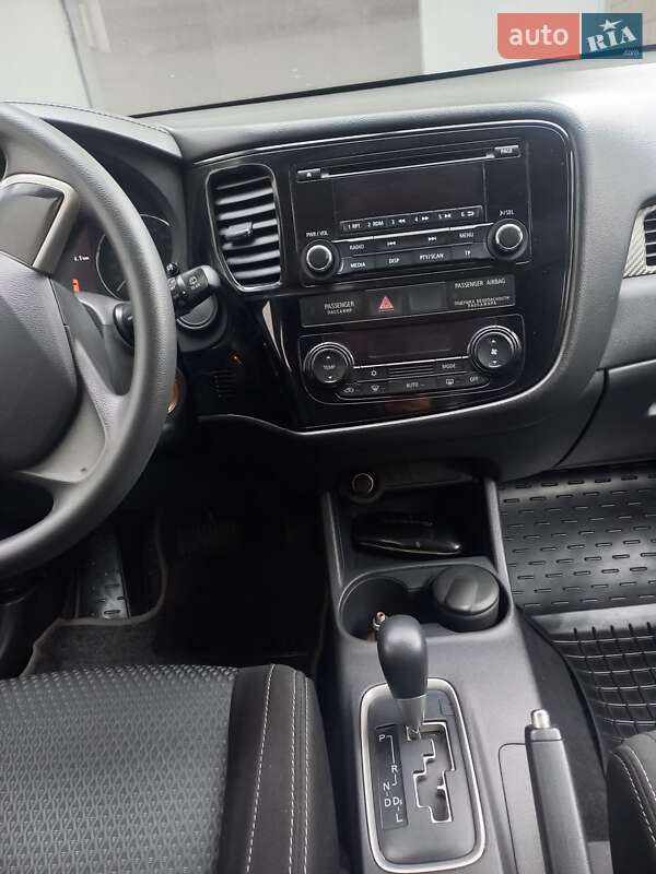 Mitsubishi Outlander 2016