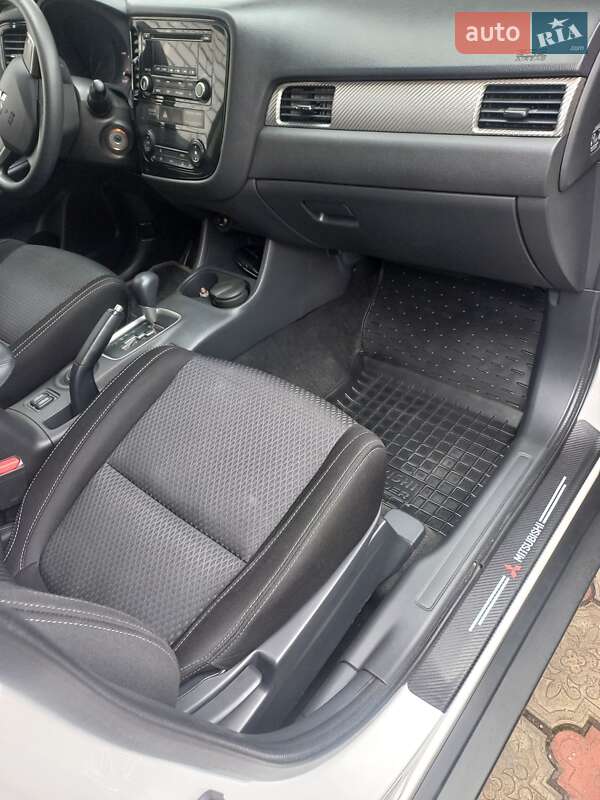 Mitsubishi Outlander 2016