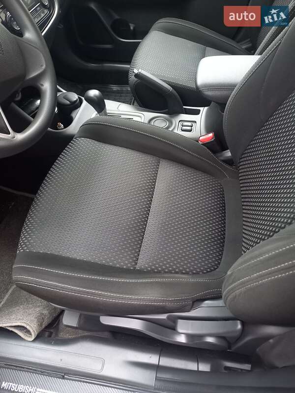 Mitsubishi Outlander 2016