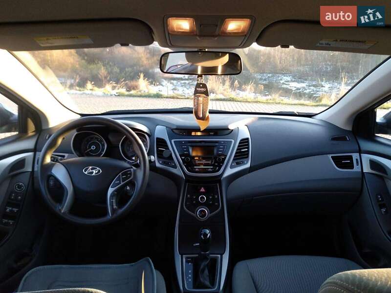 Hyundai Elantra 2015