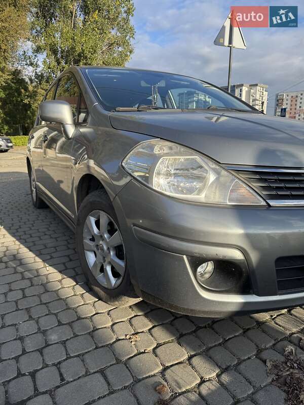 Nissan TIIDA 2009