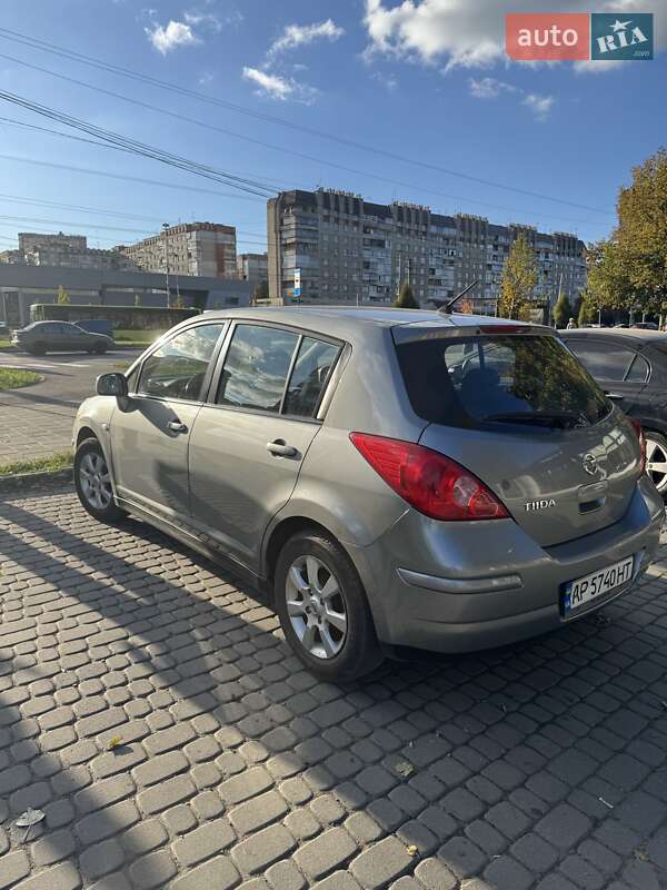 Nissan TIIDA 2009