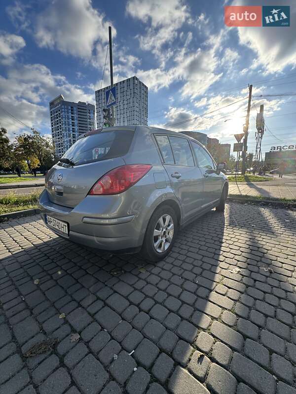 Nissan TIIDA 2009