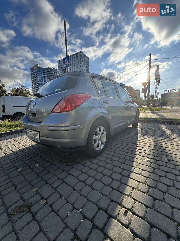 Nissan TIIDA 2009
