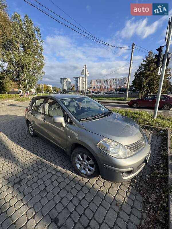 Nissan TIIDA 2009