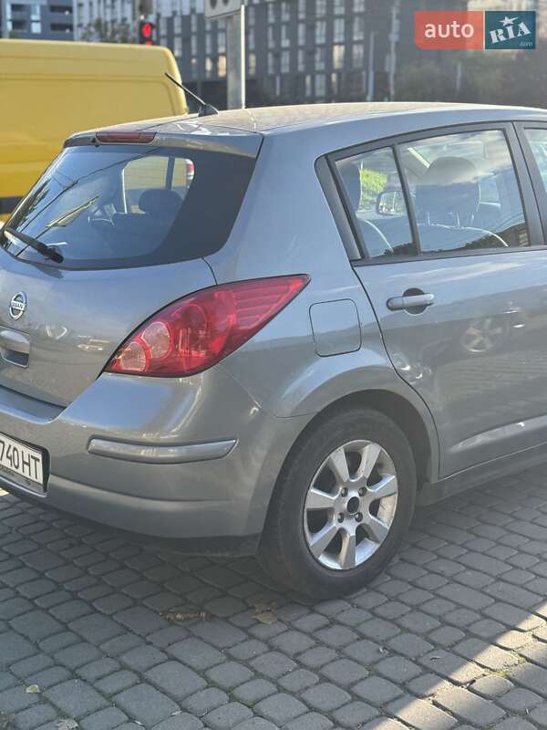 Nissan TIIDA 2009