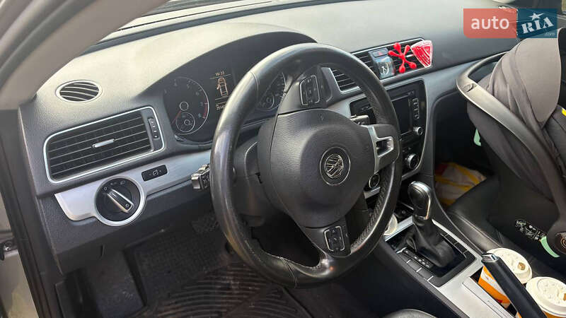 Volkswagen Passat 2011