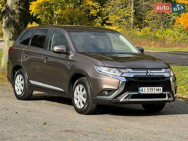 Mitsubishi Outlander 2020