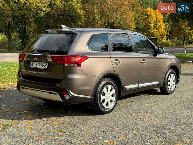 Mitsubishi Outlander 2020