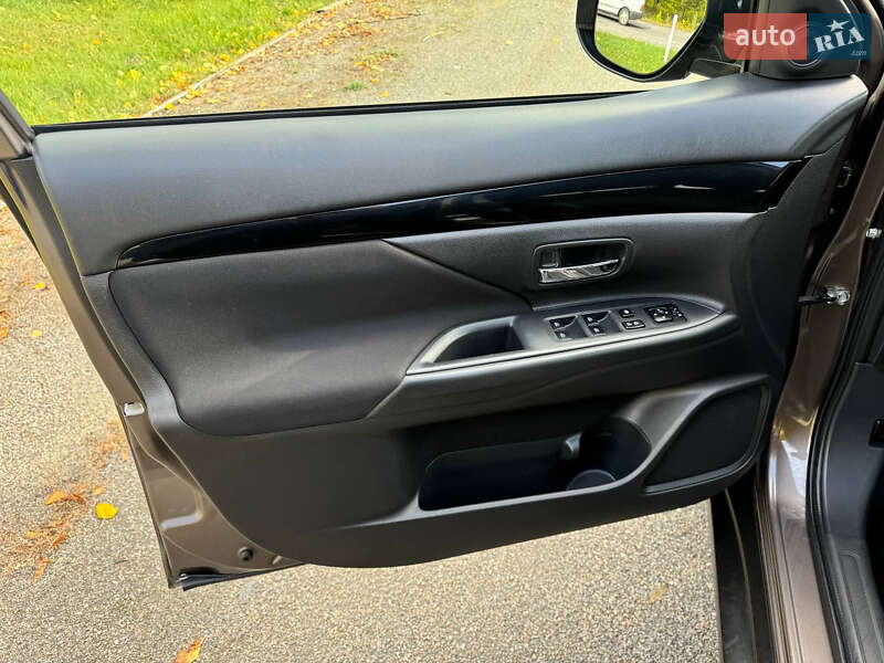 Mitsubishi Outlander 2020