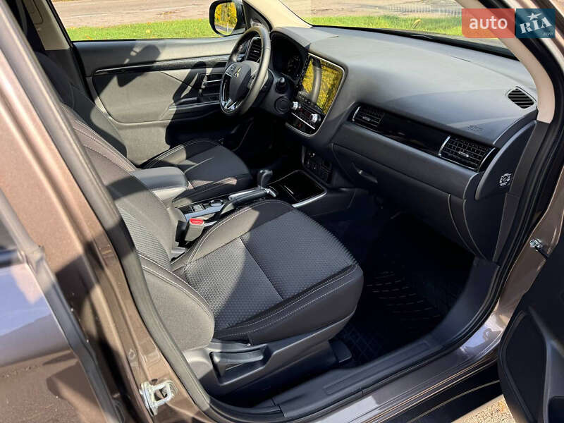 Mitsubishi Outlander 2020