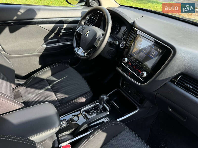 Mitsubishi Outlander 2020