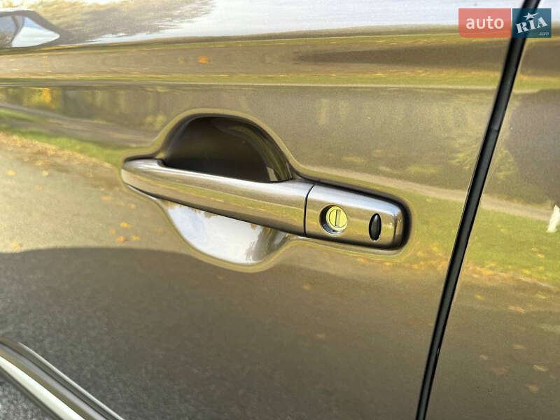 Mitsubishi Outlander 2020