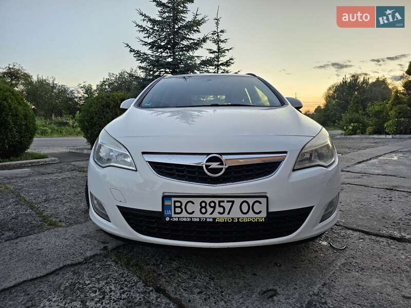 Opel Astra 2012