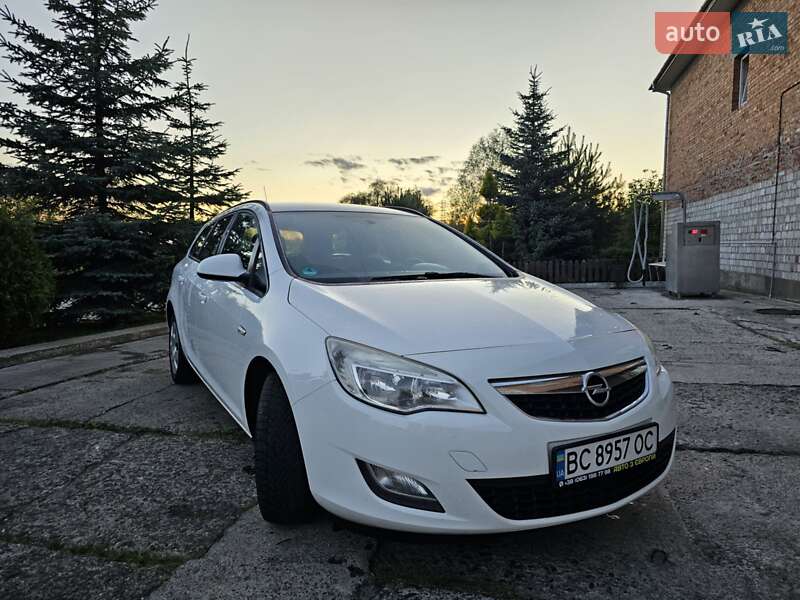 Opel Astra 2012