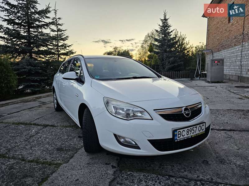Opel Astra 2012