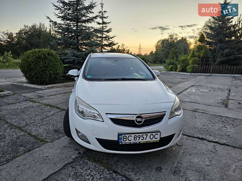 Opel Astra 2012