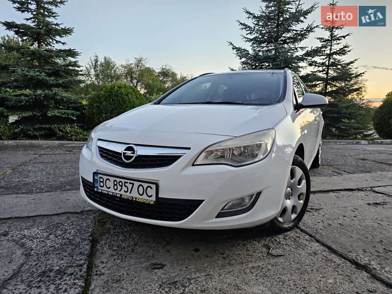 Opel Astra 2012