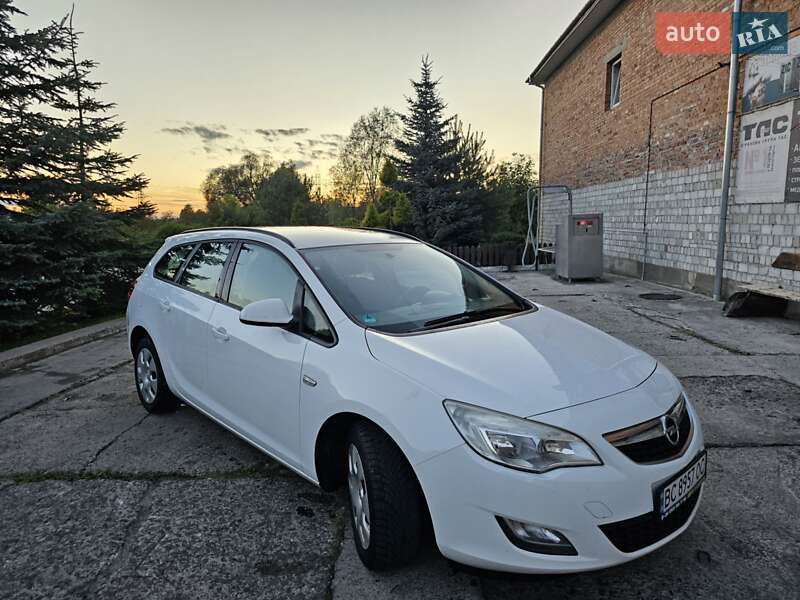 Opel Astra 2012