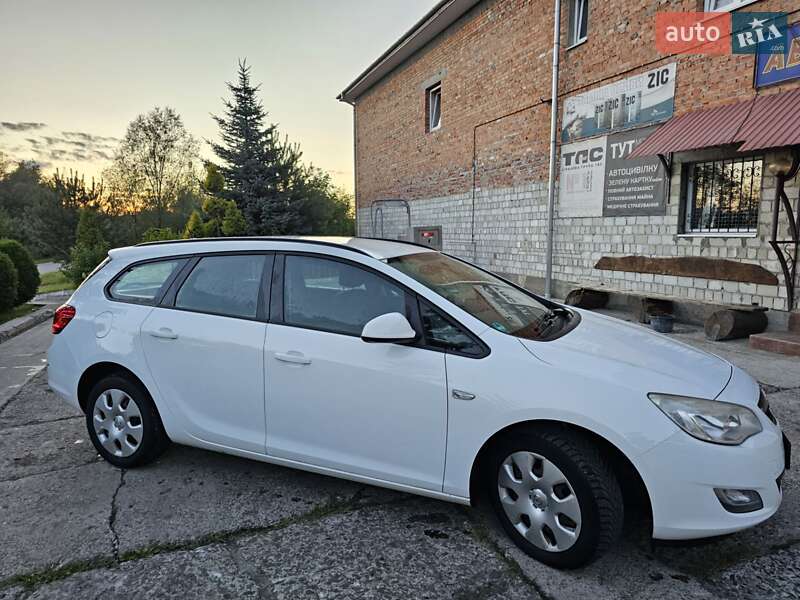 Opel Astra 2012