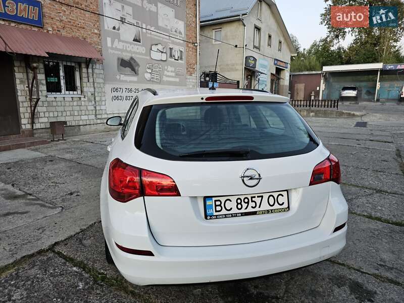 Opel Astra 2012