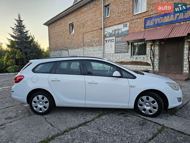 Opel Astra 2012