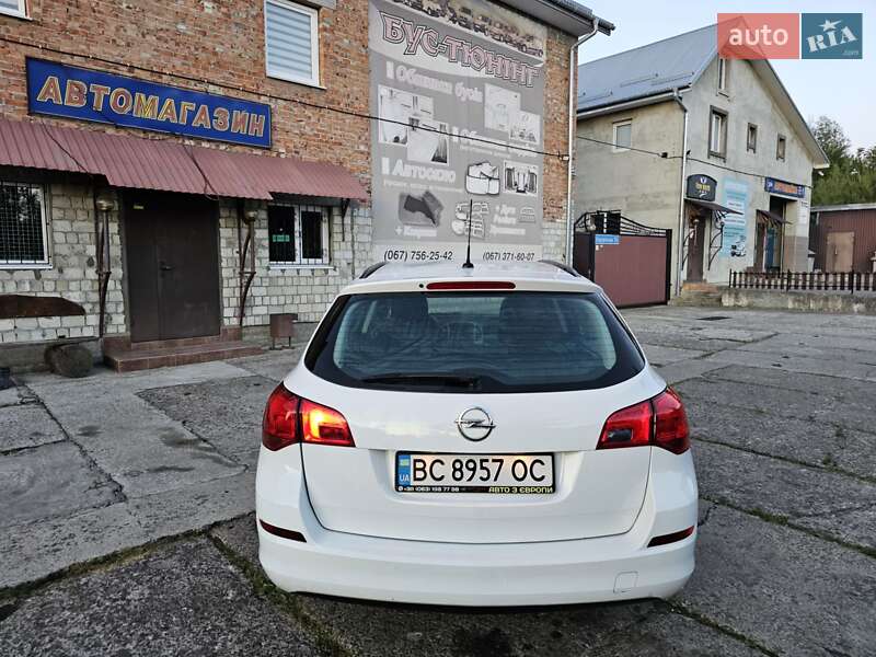 Opel Astra 2012