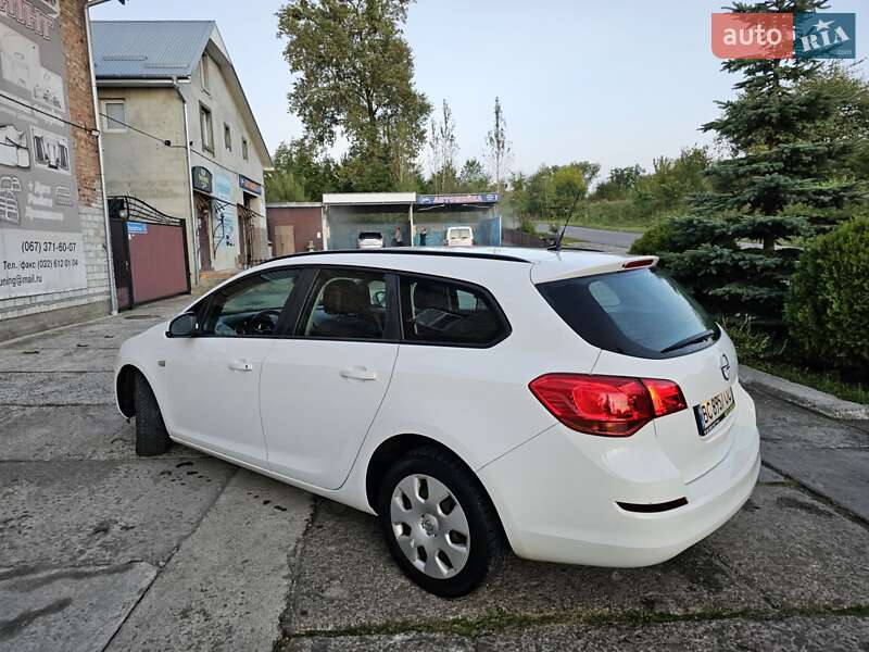 Opel Astra 2012