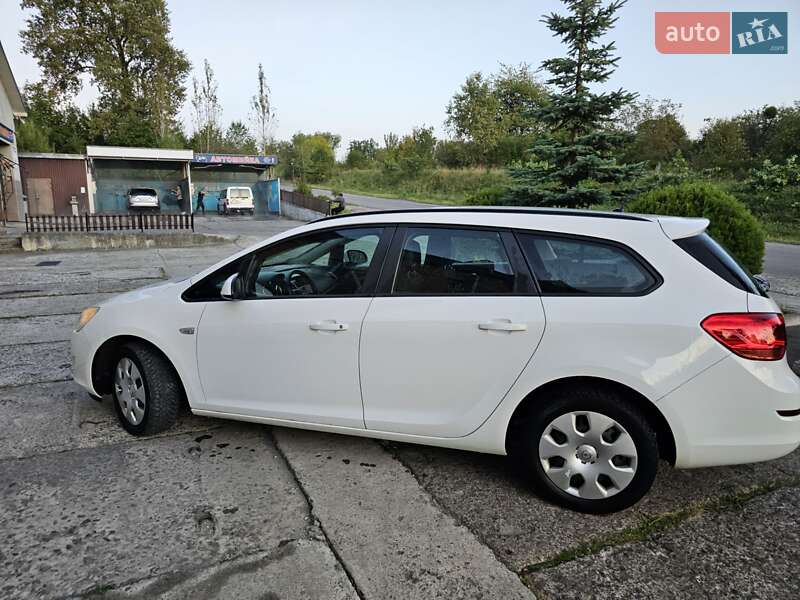 Opel Astra 2012