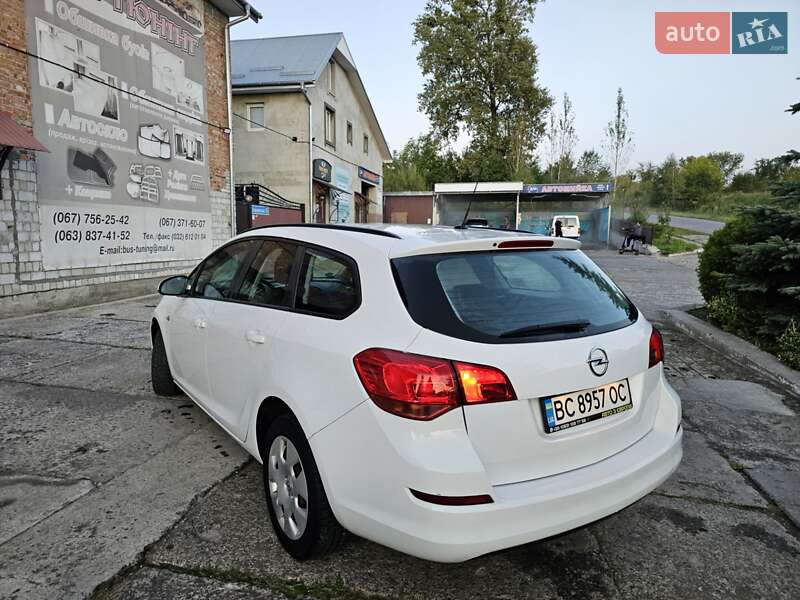 Opel Astra 2012