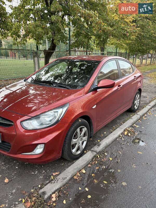 Hyundai Accent 2013