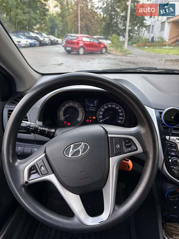 Hyundai Accent 2013