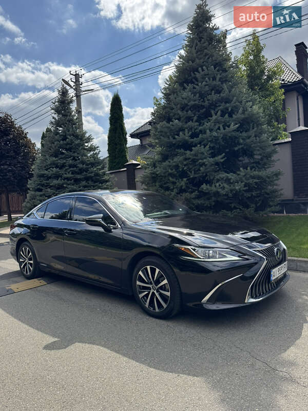 Lexus ES 2021