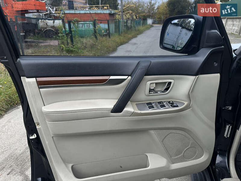 Mitsubishi Pajero 2008