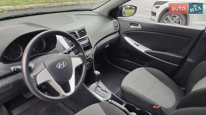 Hyundai Accent 2011