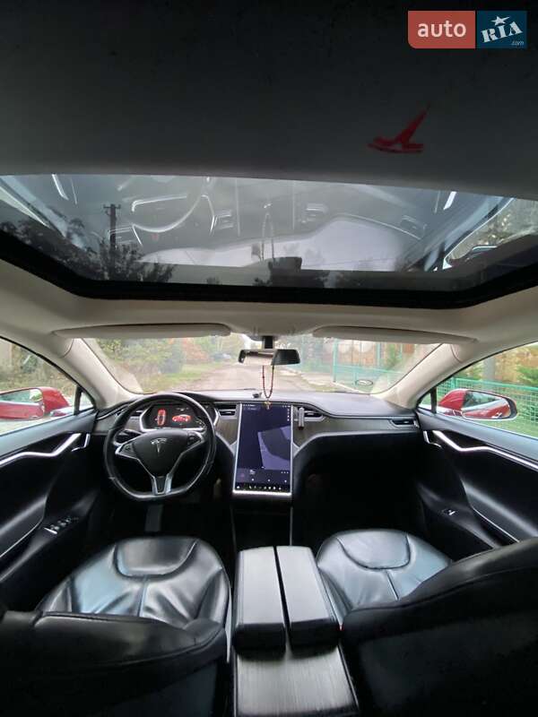 Tesla Model S 2013