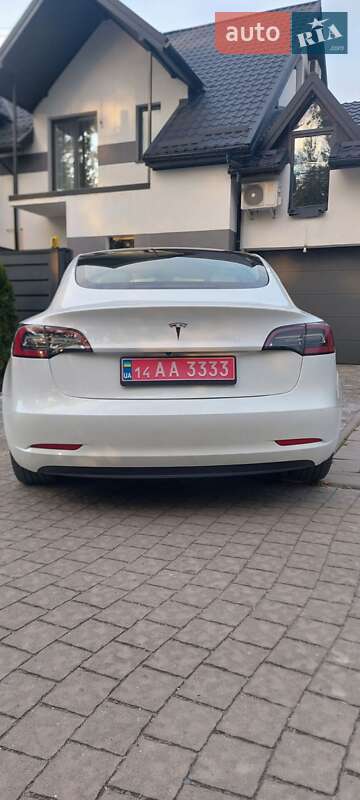 Tesla Model 3 2022
