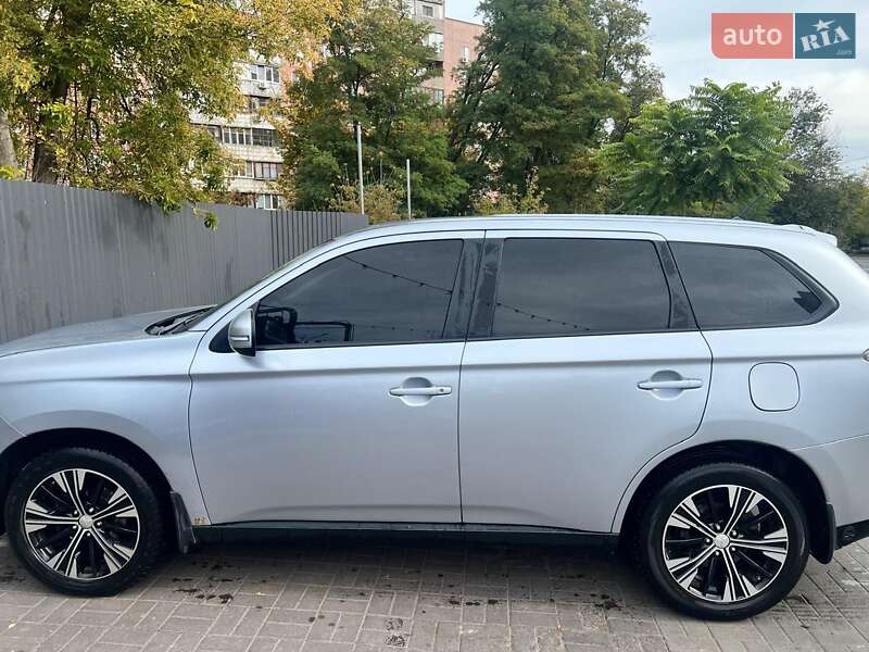 Mitsubishi Outlander 2012