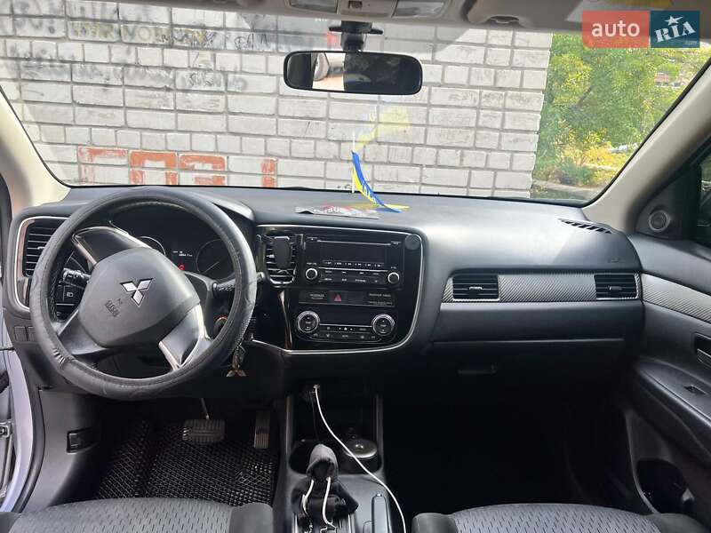 Mitsubishi Outlander 2012