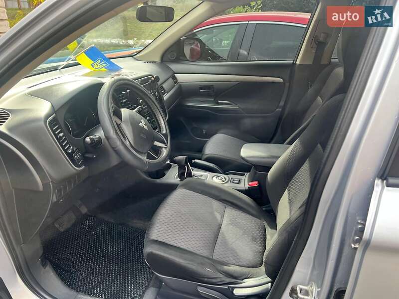 Mitsubishi Outlander 2012