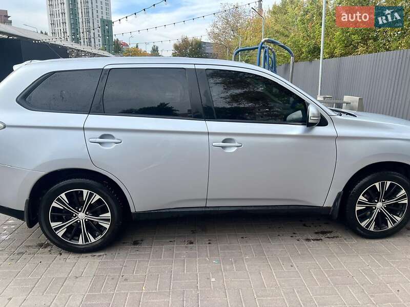 Mitsubishi Outlander 2012