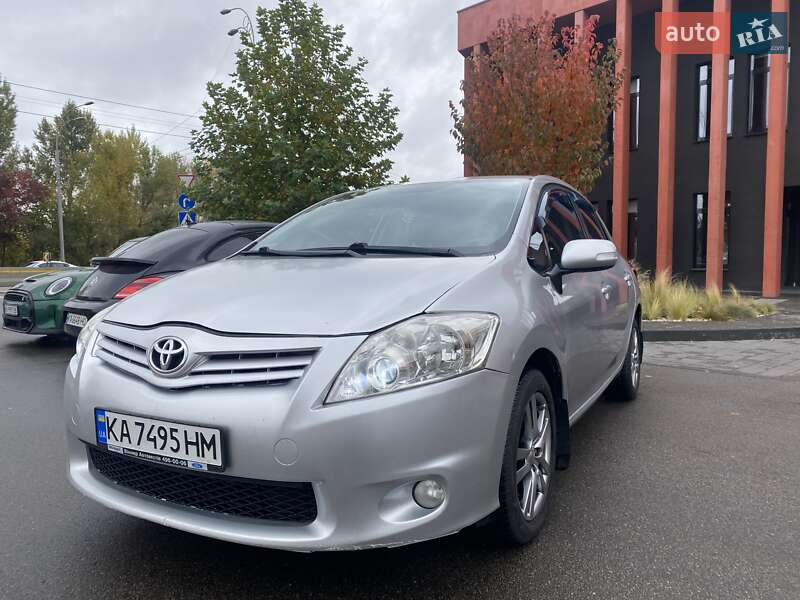 Toyota Auris 2011