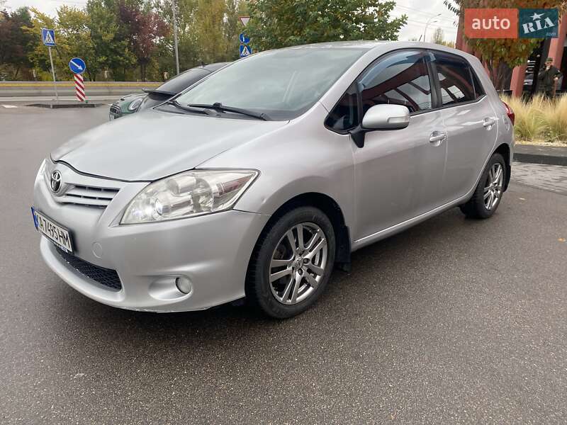 Toyota Auris 2011