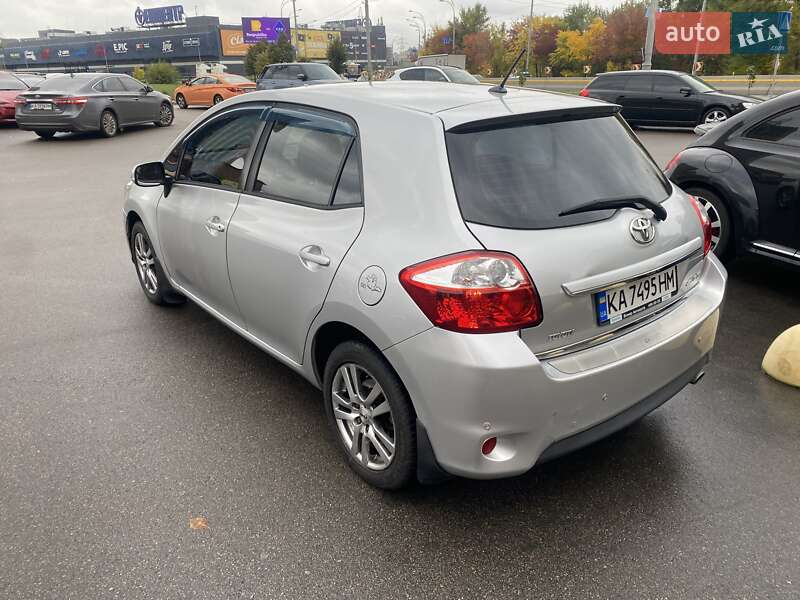 Toyota Auris 2011