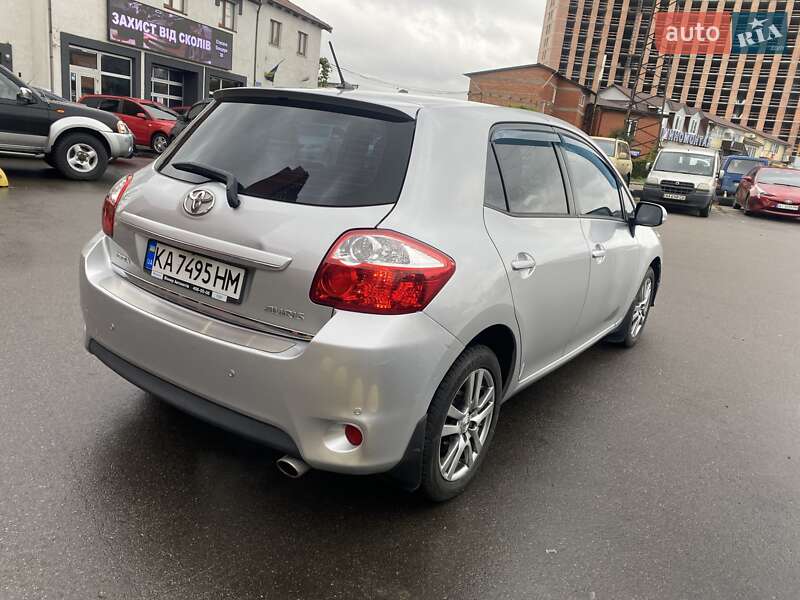 Toyota Auris 2011