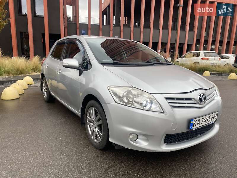 Toyota Auris 2011