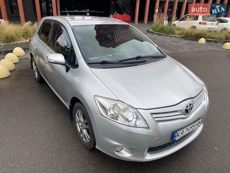 Toyota Auris 2011